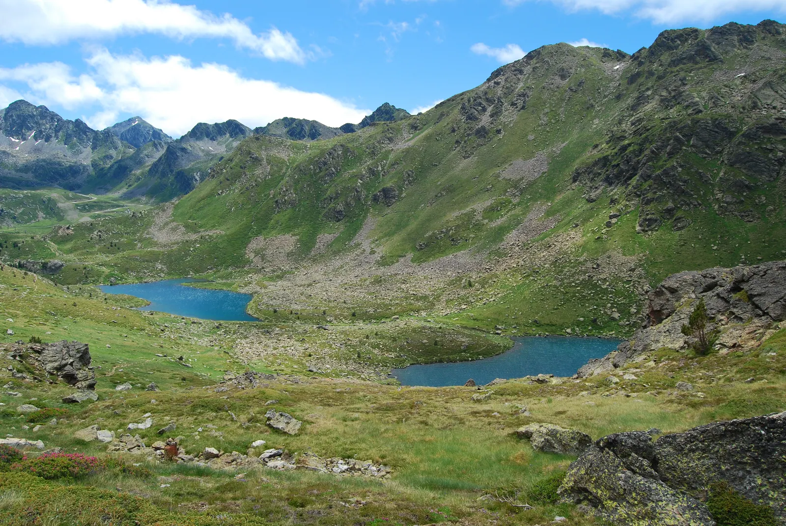 Los lagos de Tristaina entre las montañas de Andorra